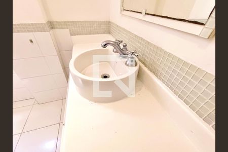 Apartamento à venda com 330m², 4 quartos e 2 vagas Apartamento à venda com 330m², 4 quartos e 2 vagasBanheiro social