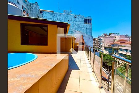 Apartamento à venda com 330m², 4 quartos e 2 vagas Apartamento à venda com 330m², 4 quartos e 2 vagasTerraço