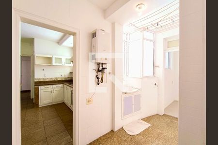 Apartamento à venda com 330m², 4 quartos e 2 vagas Apartamento à venda com 330m², 4 quartos e 2 vagasÁrea serviço