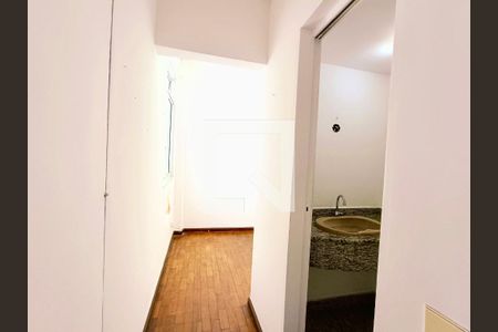 Apartamento à venda com 330m², 4 quartos e 2 vagas Apartamento à venda com 330m², 4 quartos e 2 vagasCômodo escritório