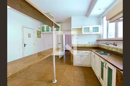 Apartamento à venda com 330m², 4 quartos e 2 vagas Apartamento à venda com 330m², 4 quartos e 2 vagasCopa/ Cozinha