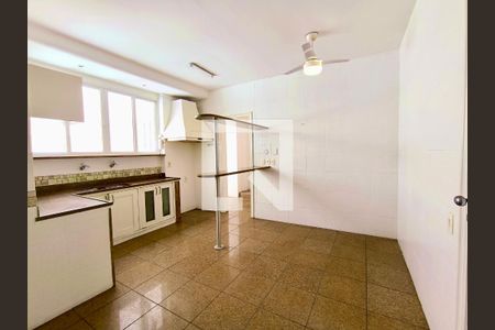 Apartamento à venda com 330m², 4 quartos e 2 vagas Apartamento à venda com 330m², 4 quartos e 2 vagasCopa/ Cozinha