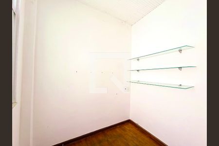 Apartamento à venda com 330m², 4 quartos e 2 vagas Apartamento à venda com 330m², 4 quartos e 2 vagasCômodo escritório