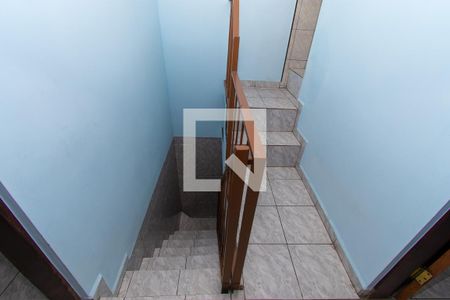 Escada de casa para alugar com 2 quartos, 68m² em Parque São Rafael, São Paulo