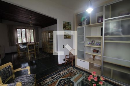 Casa à venda com 367m², 5 quartos e 6 vagasSala/anexo