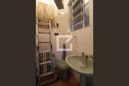 Casa à venda com 367m², 5 quartos e 6 vagasBanheiro de serviço