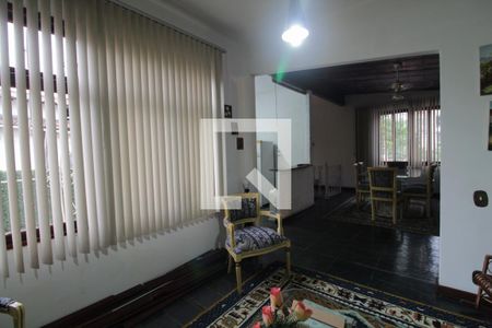 Casa à venda com 367m², 5 quartos e 6 vagasSala/anexo