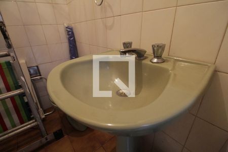 Casa à venda com 367m², 5 quartos e 6 vagasBanheiro de serviço