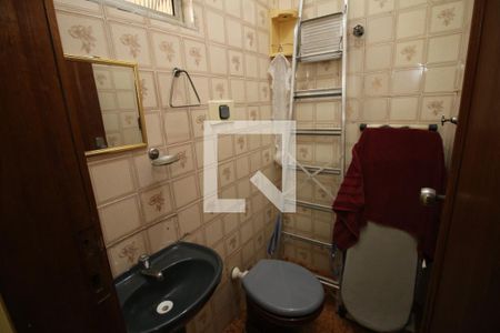 Casa à venda com 329m², 5 quartos e 3 vagasBanheiro da Suíte 2