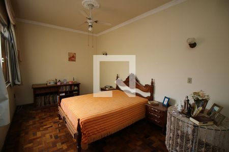 Casa à venda com 329m², 5 quartos e 3 vagasQuarto 5 - Suíte