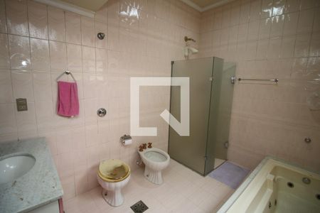 Casa à venda com 329m², 5 quartos e 3 vagasBanheiro da Suíte 5