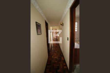 Casa à venda com 329m², 5 quartos e 3 vagasCorredor