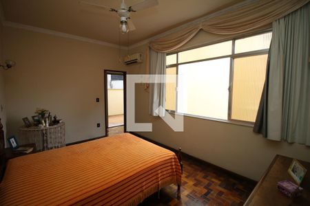 Casa à venda com 329m², 5 quartos e 3 vagasQuarto 5 - Suíte