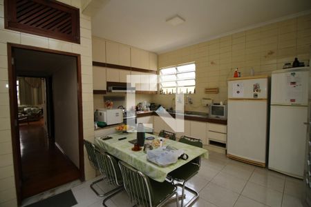 Casa à venda com 329m², 5 quartos e 3 vagasCozinha