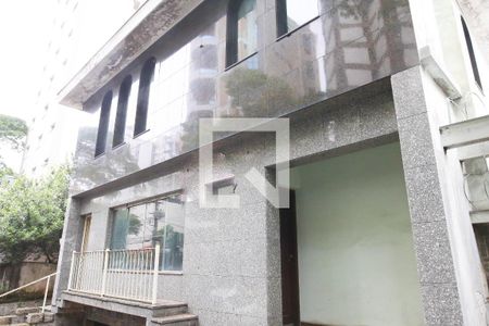 Casa à venda com 399m², 5 quartos e 8 vagasÁrea Externa