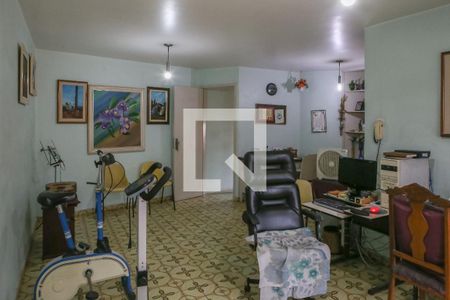 Casa à venda com 360m², 3 quartos e 4 vagas Casa à venda com 360m², 3 quartos e 4 vagasEscritório