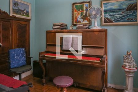 Casa à venda com 360m², 3 quartos e 4 vagas Casa à venda com 360m², 3 quartos e 4 vagasQuarto de Serviço