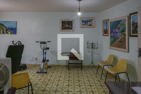 Casa à venda com 360m², 3 quartos e 4 vagas Casa à venda com 360m², 3 quartos e 4 vagasEscritório