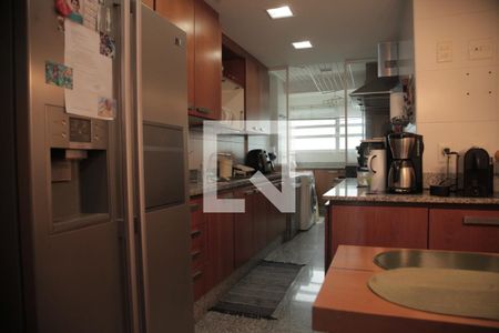 Apartamento à venda com 180m², 4 quartos e 3 vagasCozinha