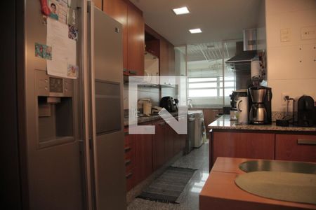 Apartamento à venda com 180m², 4 quartos e 3 vagasCozinha