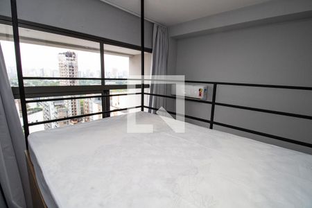 Quarto, cama, mezanino, vista  de kitnet/studio à venda com 1 quarto, 25m² em Moema, São Paulo