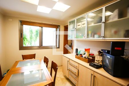 Apartamento à venda com 227m², 4 quartos e 6 vagas Apartamento à venda com 227m², 4 quartos e 6 vagasCopa