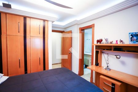 Apartamento à venda com 227m², 4 quartos e 6 vagas Apartamento à venda com 227m², 4 quartos e 6 vagasSuíte 1