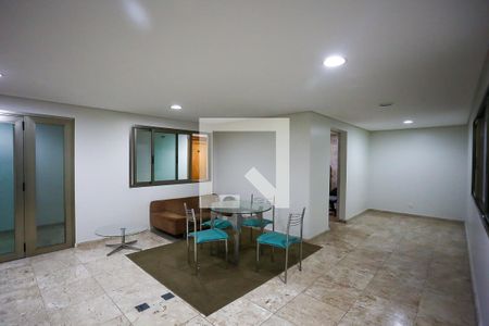 Apartamento à venda com 227m², 4 quartos e 6 vagas Apartamento à venda com 227m², 4 quartos e 6 vagasÁrea comum