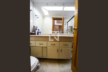 Apartamento à venda com 227m², 4 quartos e 6 vagas Apartamento à venda com 227m², 4 quartos e 6 vagasBanheiro da Suíte 2