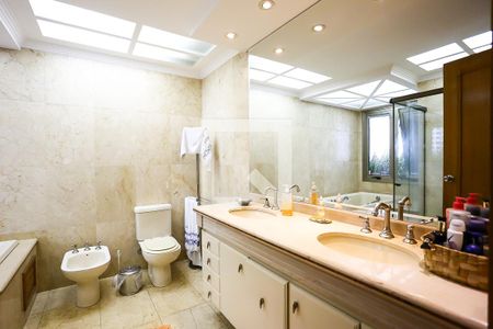 Apartamento à venda com 227m², 4 quartos e 6 vagas Apartamento à venda com 227m², 4 quartos e 6 vagasBanheiro da Suíte 3