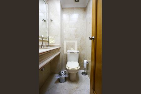 Apartamento à venda com 227m², 4 quartos e 6 vagas Apartamento à venda com 227m², 4 quartos e 6 vagasLavabo