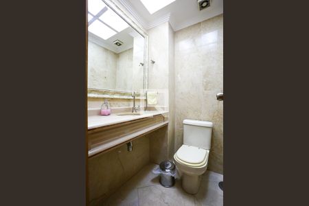 Apartamento à venda com 227m², 4 quartos e 6 vagas Apartamento à venda com 227m², 4 quartos e 6 vagasLavabo