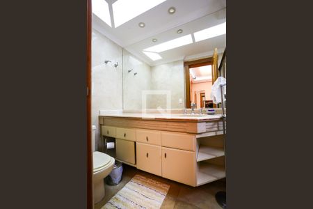 Apartamento à venda com 227m², 4 quartos e 6 vagas Apartamento à venda com 227m², 4 quartos e 6 vagasBanheiro da Suíte 1