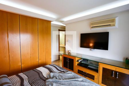 Apartamento à venda com 227m², 4 quartos e 6 vagas Apartamento à venda com 227m², 4 quartos e 6 vagasSuíte 3