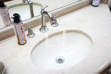 Apartamento à venda com 227m², 4 quartos e 6 vagas Apartamento à venda com 227m², 4 quartos e 6 vagasBanheiro da Suíte 4