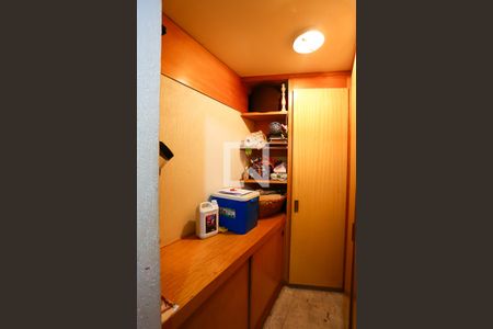 Apartamento à venda com 227m², 4 quartos e 6 vagas Apartamento à venda com 227m², 4 quartos e 6 vagasQuarto de Serviço