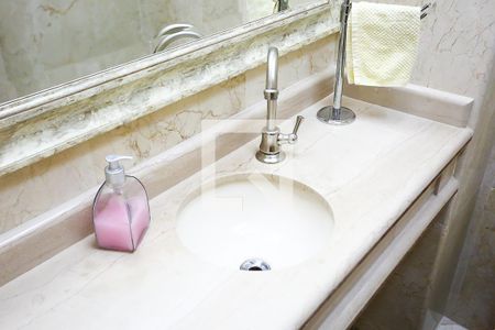 Apartamento à venda com 227m², 4 quartos e 6 vagas Apartamento à venda com 227m², 4 quartos e 6 vagasLavabo