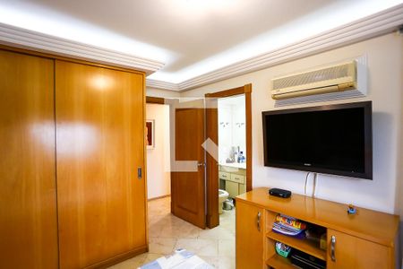 Apartamento à venda com 227m², 4 quartos e 6 vagas Apartamento à venda com 227m², 4 quartos e 6 vagasSuíte 2