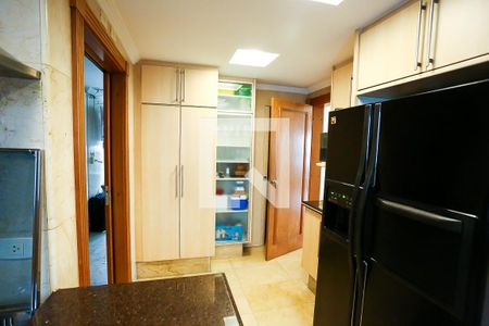 Apartamento à venda com 227m², 4 quartos e 6 vagas Apartamento à venda com 227m², 4 quartos e 6 vagasCozinha