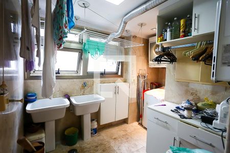 Apartamento à venda com 227m², 4 quartos e 6 vagas Apartamento à venda com 227m², 4 quartos e 6 vagasÁrea de Serviço