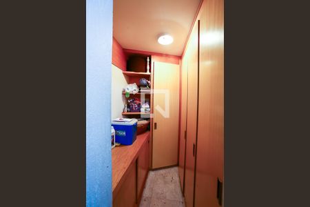 Apartamento à venda com 227m², 4 quartos e 6 vagas Apartamento à venda com 227m², 4 quartos e 6 vagasQuarto de Serviço