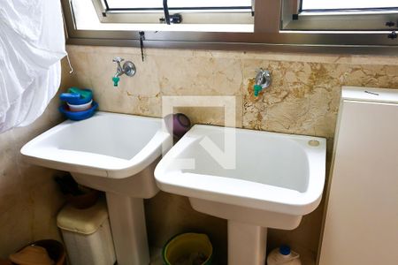 Apartamento à venda com 227m², 4 quartos e 6 vagas Apartamento à venda com 227m², 4 quartos e 6 vagasÁrea de Serviço