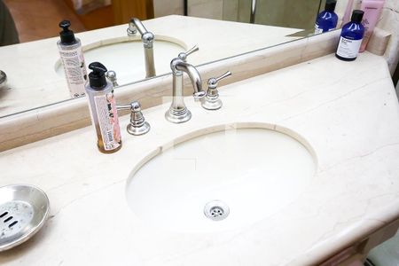 Apartamento à venda com 227m², 4 quartos e 6 vagas Apartamento à venda com 227m², 4 quartos e 6 vagasBanheiro da Suíte 2