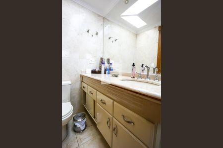 Apartamento à venda com 227m², 4 quartos e 6 vagas Apartamento à venda com 227m², 4 quartos e 6 vagasBanheiro da Suíte 2