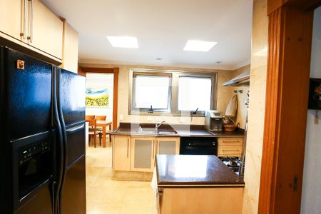 Apartamento à venda com 227m², 4 quartos e 6 vagas Apartamento à venda com 227m², 4 quartos e 6 vagasCozinha