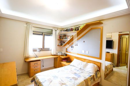 Apartamento à venda com 227m², 4 quartos e 6 vagas Apartamento à venda com 227m², 4 quartos e 6 vagasSuíte 2