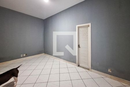 Casa de condomínio à venda com 530m², 5 quartos e 5 vagas Casa de condomínio à venda com 530m², 5 quartos e 5 vagasSuíte 4