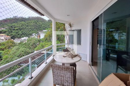 Casa de condomínio à venda com 530m², 5 quartos e 5 vagas Casa de condomínio à venda com 530m², 5 quartos e 5 vagasVaranda da Suíte 3
