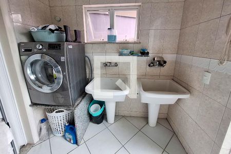 Casa de condomínio à venda com 530m², 5 quartos e 5 vagas Casa de condomínio à venda com 530m², 5 quartos e 5 vagasÁrea de Serviço