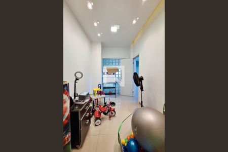 Casa de condomínio à venda com 530m², 5 quartos e 5 vagas Casa de condomínio à venda com 530m², 5 quartos e 5 vagasQuarto
